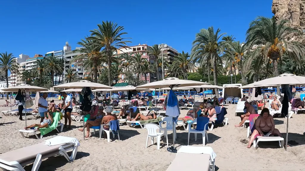 playa del postiguet en la costa de Alicante